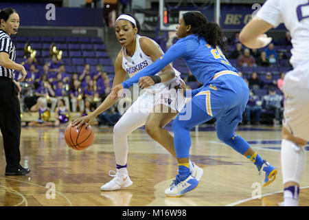 Seattle, WA, USA. 26 Jan, 2018. Japreece Dean (24) von UCLA verteidigt gegen die UW Kierra Collier (11) Während ein PAC 12 Basketball Spiel zwischen den Washington Schlittenhunde und UCLA Bruins. Das Spiel war an der Hec Ed Pavillon in Seattle, WA gespielt. Jeff Halstead/CSM/Alamy leben Nachrichten Stockfoto