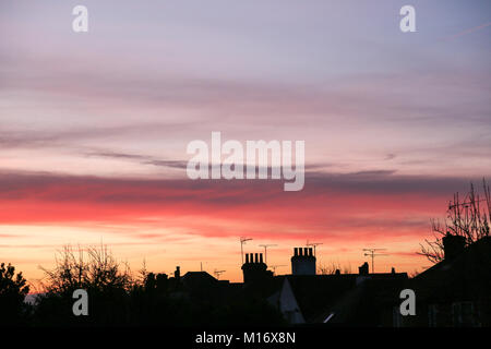 Westcliff on Sea, Großbritannien. 27 Jan, 2018. Sonnenaufgang in Westcliff on Sea. Penelope Barritt/Alamy leben Nachrichten Stockfoto