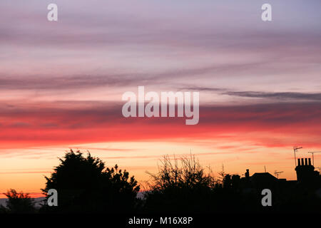 Westcliff on Sea, Großbritannien. 27 Jan, 2018. Sonnenaufgang in Westcliff on Sea. Penelope Barritt/Alamy leben Nachrichten Stockfoto