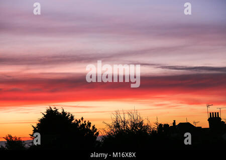 Westcliff on Sea, Großbritannien. 27 Jan, 2018. Sonnenaufgang in Westcliff on Sea. Penelope Barritt/Alamy leben Nachrichten Stockfoto