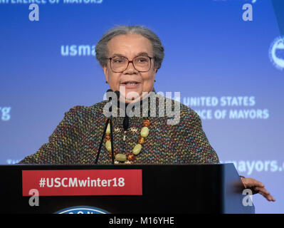 Marian Wright Edelman der Children's Defense Fund macht Erläuterungen in der Plenarsitzung des United States Konferenz der Bürgermeister in Washington, DC am Donnerstag, den 25. Januar 2018. Credit: Ron Sachs/CNP (Einschränkung: Keine New York oder New Jersey Zeitungen oder Zeitschriften innerhalb eines 75-Meilen-Radius von New York City) - KEINE LEITUNG SERVICE - Foto: Ron Sachs/konsolidierte News Fotos/Ron Sachs - CNP Stockfoto