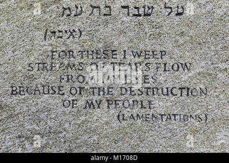 Hyde Park, London, UK. 27.Januar 2018 27.Januar der Befreiung des Konzentrationslagers Auschwitz markiert und ist gedacht als Holocaust-gedenktag. Der Holocaust Memorial Garden im Londoner Hyde Park. Stockfoto