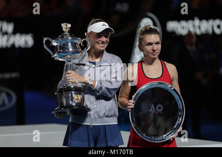 Melbourne, Australien. 27. Januar, 2017. Die dänische Tennisspielerin Caroline Wozniacki ist in Aktion im Finale der Australian Open match vs Rumänische Tennisspieler Simona Halep am 27.Januar in Melbourne, Australien 2018 - © Yan Lerval/Alamy leben Nachrichten Stockfoto