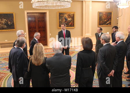 Madrid, Spanien. 12 Dez, 2018. König Felipe besucht ein Publikum mit dem Vorstand der Toledo Internationale Zentrum für Frieden im Zarzuela Palace in Madrid, Spanien, 12. Dezember 2017. Credit: Jimmy Olsen/Medien Punch *** Keine Spanien***/Alamy leben Nachrichten Stockfoto