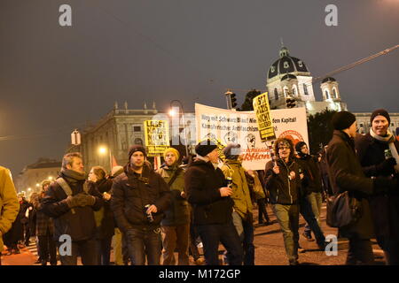 Wien, Österreich. 26 Jan, 2018. Protest gegen die Akademiker Kugel, veranstaltet von der rechten Freiheitlichen Partei (FPÖ) Stockfoto