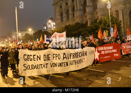 Wien, Österreich. 26 Jan, 2018. Protest gegen die Akademiker Kugel, veranstaltet von der rechten Freiheitlichen Partei (FPÖ) Stockfoto