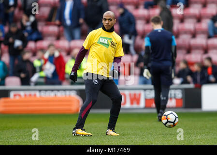 Wigan, England. 27. Januar, 2018. Joao Mario West Ham United Aufwärmen vor dem FA Cup in die vierte Runde zwischen Wigan Athletic und West Ham United auf DW Stadion am 27. Januar 2018 in Wigan, England. (Foto von Daniel Chesterton/phcimages.com) Credit: PHC Images/Alamy leben Nachrichten Stockfoto