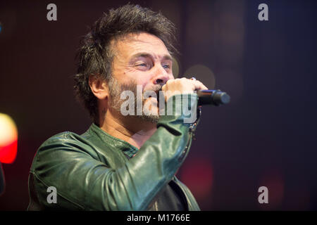 Turin, Italien. 2018. Max Pezzali, Neu, Renga mit ihren 'Il Tour" an Pala Alpitour in Turin am 26. Januar 2018 Credit: Antonio Polia/Alamy leben Nachrichten Stockfoto