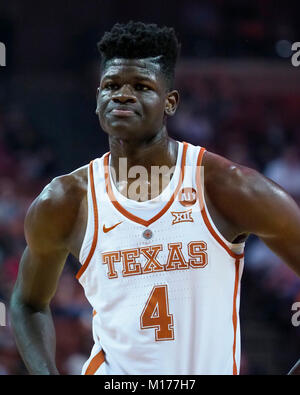 Jan 27, 2018. Mohamed Bamba #4 der Texas Longhorns in Aktion der Mississippi Rebellen an der Frank Erwin Center in Austin Texas vs. Texas Niederlagen Mississippi 85-72. Robert Backman/Cal Sport Media. Stockfoto