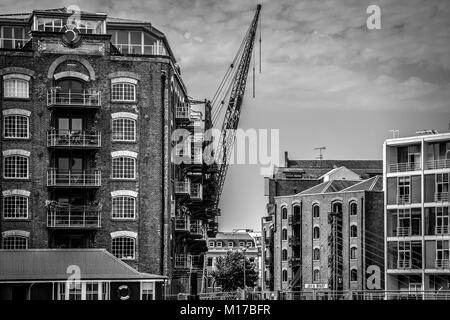 Restauriert und konvertierte Lagerhaltung zu Wohnungen, Docklands London Stockfoto