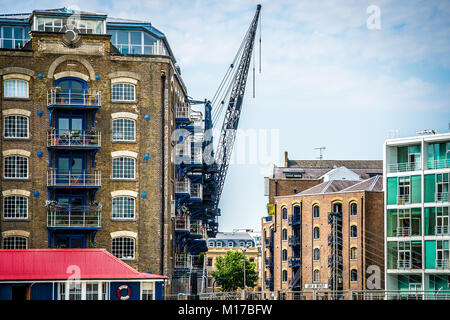 Restauriert und konvertierte Lagerhaltung zu Wohnungen, Docklands London Stockfoto