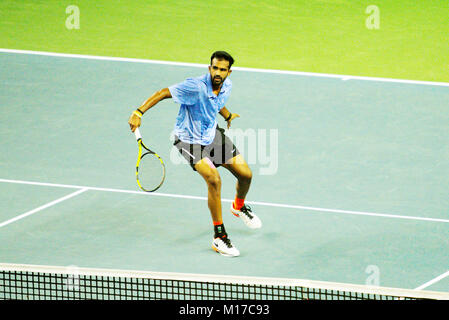 Pune, Indien. 2. Januar 2018. Arjun Kadhe von Indien, in Aktion in der ersten Runde der Tata Open Maharashtra Tennis Turnier. Stockfoto