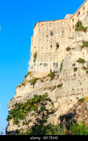 Blick auf die Stadt Tropea, Kalabrien, Italien, Tyrrhenische Meer. Stockfoto