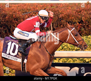 Hallandale, FL, USA. 27 Jan, 2018. Wetten Lieblings Gun Runner #10, geritten von Florent Geroux, gewinnt die $ 16 Mio. Pegasus Wm Einladungs, den Reichsten Vollblüter Pferderennen bei Gulfstream Park am Januar 27, 2018 in Hallandale, Florida Getriebe Ref: FLXX Credit: Hoo Me.Com/Media Punch/Alamy leben Nachrichten Stockfoto