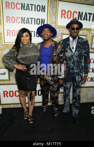 Angela Burgin, Ernst Pugh, Keith Williams in der Ankunftshalle für ROC NATION der Brunch,, New York, NY 27. Januar 2018. Foto: Jason Mendez/Everett Collection Stockfoto