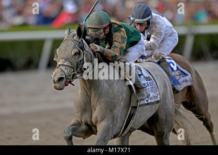 Hallandale, Florida, USA. 27 Jan, 2018. Jockey Tyler Gaffalione und des Pferdes Jordanien Henny kommen in die ziellinie an der Pegasus Wm Einladungs in Hallandale Beach. Credit: Sonne-hinweissymbol/ZUMA Draht/Alamy leben Nachrichten Stockfoto