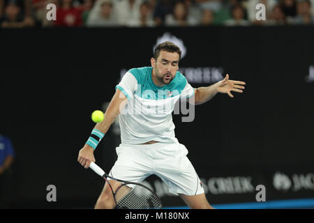 Melbourne, Australien. 28. Januar 2018. Bosniakische tennis player Marin Cilic ist in Aktion während seiner Finale bei den Australian Open match vs schweizer Tennisspieler Roger Federer am 28.Januar 2018 in Melbourne, Australien. - © Yan Lerval/Alamy leben Nachrichten Stockfoto