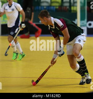 Jaffa Super 6s-East Grinstead v Surbiton im Halbfinale, Kupfer, Arena, Olympia, London, UK. 28. Jan 2018. Credit: Grant Burton/Alamy leben Nachrichten Stockfoto