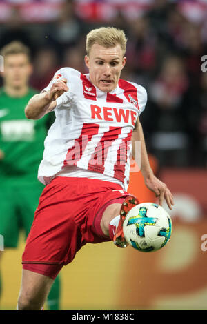 Die Kölner Frederik Soerensen in Aktion während der deutschen Fußball-Bundesliga Match zwischen 1. FC Köln und FC Augsburg im RheinEnergieStadion in Köln, Deutschland, 27. Januar 2018. Foto: Federico Gambarini/dpa Stockfoto