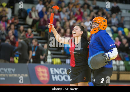 Women's Jaffa Super 6s Finale der Kupfer, Arena. Frauen Finale: bowdon 2 Leicester 1. Stockfoto