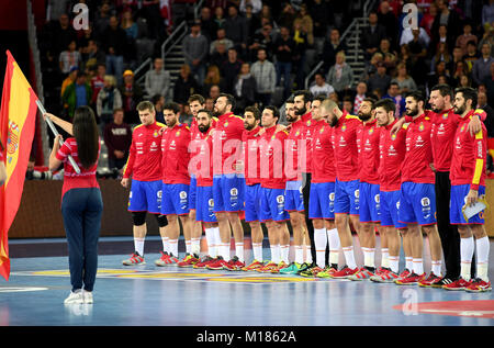 Zagreb, Kroatien. 28 Jan, 2018. Die spanischen Spieler singen die Nationalhymne vor der Europameisterschaft handball Finale zwischen Schweden und Spanien in Zagreb, Kroatien, 28. Januar 2018. Credit: Monika Skolimowska/dpa-Zentralbild/dpa/Alamy leben Nachrichten Stockfoto