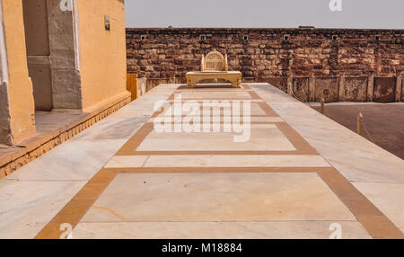 Innenraum des Mehrangarh Fort in Jodhpur, Indien. Mehrangarh (Mehran Fort), in Jodhpur, Rajasthan gelegen, ist eine der größten Festungen in Indien. Stockfoto