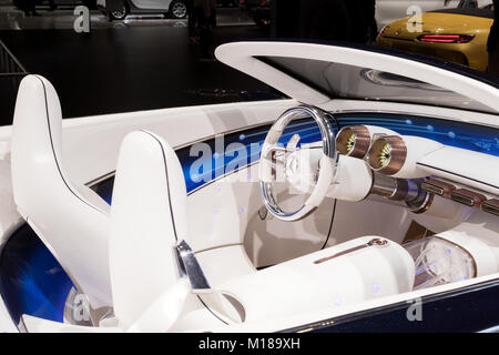 Brüssel - Jan 10, 2018: Innenansicht eines Vision Mercedes Maybach 6 Cabriolet Auto auf dem Automobil-Salon in Brüssel vorgestellt. Stockfoto