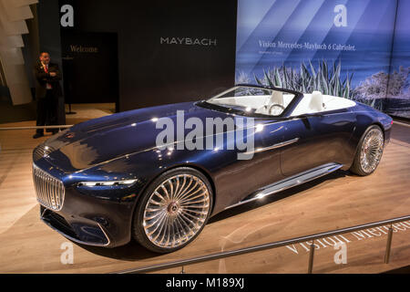 Brüssel - Jan 10, 2018: Vision Mercedes Maybach 6 Cabriolet Auto präsentiert auf dem Automobil-Salon in Brüssel. Stockfoto