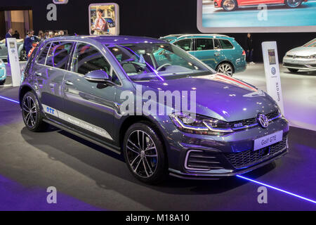 Brüssel - Jan 10, 2018: Volkswagen Golf GTE Plug-In Hybrid Auto auf dem Automobil-Salon in Brüssel vorgestellt. Stockfoto