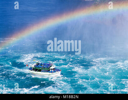 Regenbogen über dem Maid of the Mist, Niagara Falls, Ontario, Kanada Stockfoto