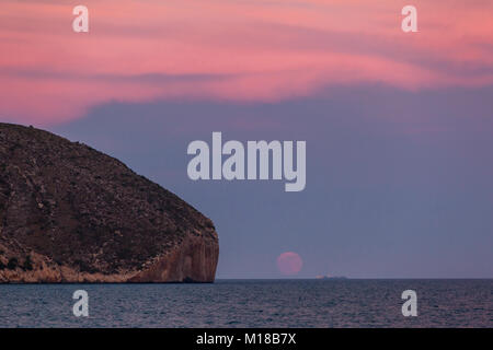 Sonnenuntergang Mondaufgang am Cap d'oder in Teulada-Moraira, Alicante, Spanien Stockfoto