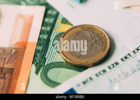 Euro Münzen auf Bargeld closeup Stapel Stockfoto