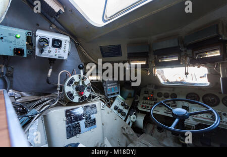 Samara, Russland - Januar 27, 2018: Innerhalb des Unified command - Personal Fahrzeug R-149 MA 1 der russischen Armee auf der BTR-80 basiert Stockfoto