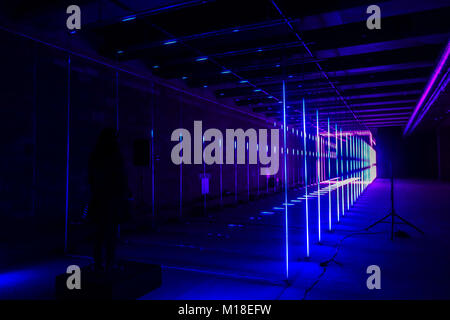 LONDON, UK-22 Jan 2018: Auf ihrer Wellenlänge von Marcus Lyall ist auf Öffentliche Anzeige an der Canary Wharf Winter Lights Festival 2018. Stockfoto