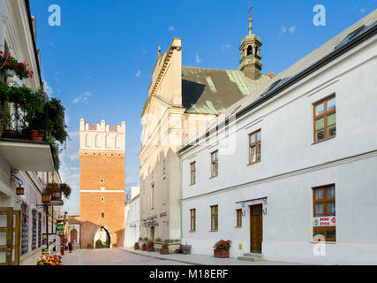 Opatowska Straße, Heilig Geist Kirche, Opatow Tor, Sandomierz, swietokrzyskie Westpommern, Polen, Europa Stockfoto