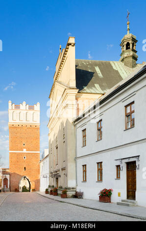 Opatowska Straße, Heilig Geist Kirche, Opatow Tor, Sandomierz, swietokrzyskie Westpommern, Polen, Europa Stockfoto