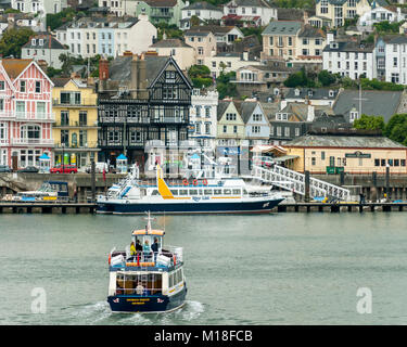 DARTMOUTH, DEVON 06. JUNI 2009: Blick über den Fluss Dart nach Dartmouth Stockfoto