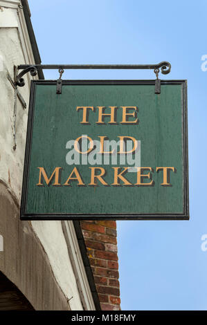 DARTMOUTH, DEVON - 06. JUNI 2009: Schild vor dem Alten Markt Stockfoto