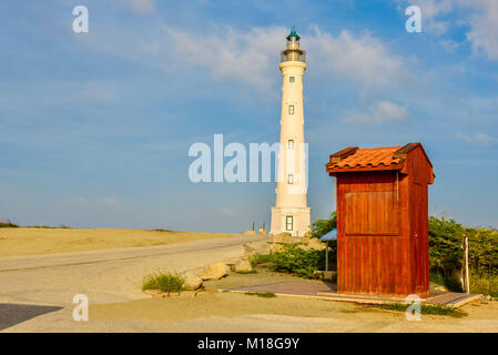 Blick auf den Leuchtturm "California" in Palm Beach, Aruba. Stockfoto