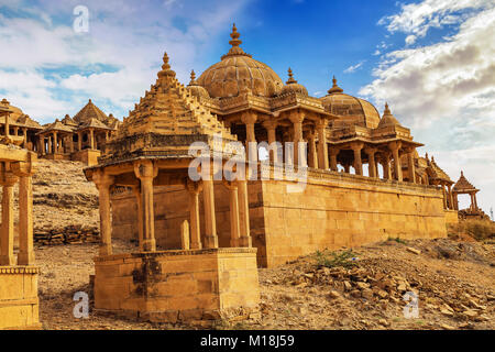 Historischen royal kenotaphe als Chhatris in Bada Bagh Jaisalmer Rajasthan bekannt. Stockfoto