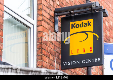 Northampton Großbritannien 06 Januar 2018: Kodak Objektiv Vision Center logo Schild. Stockfoto