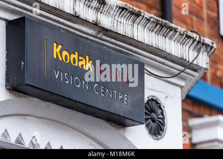 Northampton Großbritannien 06 Januar 2018: Kodak Objektiv Vision Center logo Schild. Stockfoto