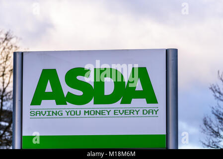 Northampton Großbritannien 06 Januar 2018: Asda Superstore logo Zeichen nach aussen. Stockfoto