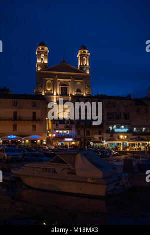 Korsika: Die night skyline von Bastia, die Stadt an der Unterseite des Cap Corse, aus dem Dock der kleine Hafen der Altstadt gesehen Stockfoto