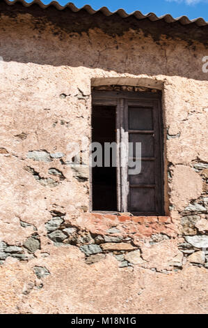 Korsika: Architektur, Details eines alten und unbewohnten Haus Stockfoto