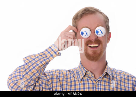 Sehr lustig junge Mann mit Spielzeug in seine Augen Stockfoto