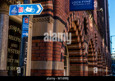 Loch Fyne Restaurant in einem ehemaligen Getreidespeicher auf Walisisch zurück, Bristol, UK. Stockfoto