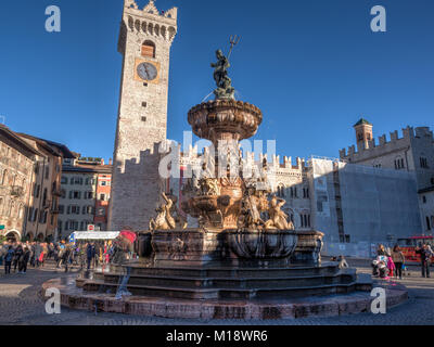 Trento, Italien - 11. November 2017: Neptunbrunnen am Cathedral Square, Trento, Italien. Stockfoto