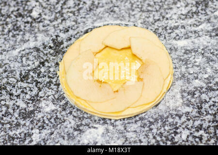 Erste Schicht des Apfeltorte. Stockfoto