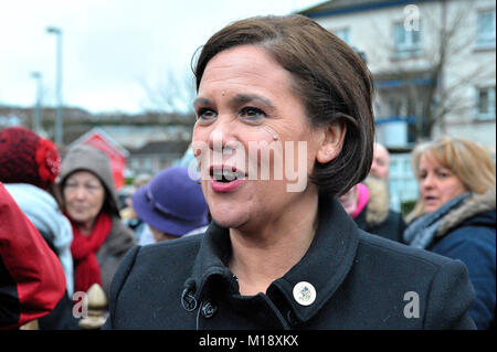 Mary Lou McDonald TD gewählter Präsident von Sinn Féin die Teilnahme an einer Trauerfeier in Derry auf der 46. Jahrestag der blutigen Sonntag. © George Sweeney/Al Stockfoto